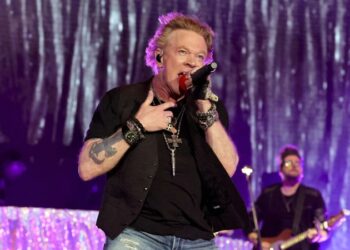 Axl Rose will stop tossing mic after a fan was reportedly injured | CNN
