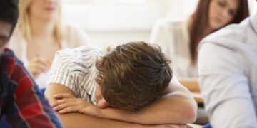 Cell phones and screens are keeping your kid awake | CNN