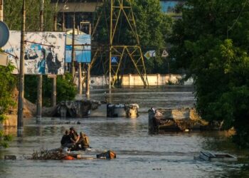 ‘Everything is drowning.’ Nova Kakhovka dam collapse brings added danger to frontline city of Kherson | CNN