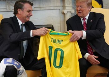 How a yellow jersey is dividing Brazil | CNN
