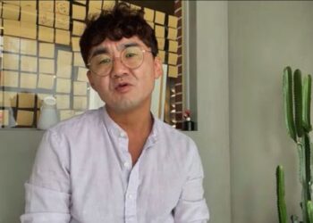 ‘I wondered what I’d done wrong in life,’ says man next to passenger who opened plane door on flight | CNN