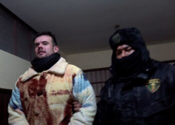 Joran van der Sloot, accused in the US of defrauding Natalee Holloway’s mother, is expected to be flown from Peru to Alabama Thursday