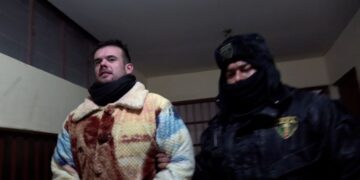 Joran van der Sloot, accused in the US of defrauding Natalee Holloway’s mother, is expected to be flown from Peru to Alabama Thursday