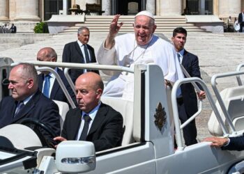 ‘Keep me in your prayers,’ Pope Francis asks faithful after surgery | CNN