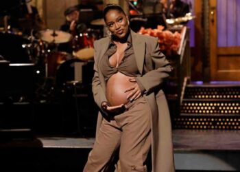 Keke Palmer reveals baby bump as part of her ‘Saturday Night Live’ opening monologue | CNN