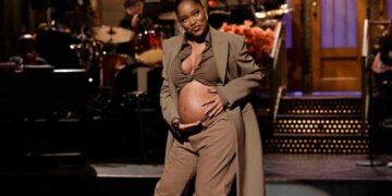 Keke Palmer reveals baby bump as part of her ‘Saturday Night Live’ opening monologue | CNN