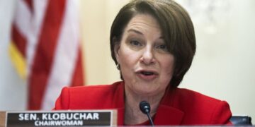 Klobuchar says she supports allowing abortion restrictions in late pregnancy | CNN Politics