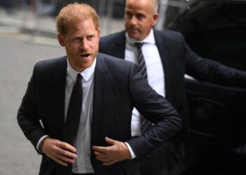 Live updates: Prince Harry testifies against British media in phone hacking trial