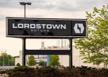 Lordstown Motors files for bankruptcy and sues former partner Foxconn | CNN Business