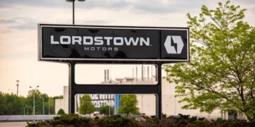 Lordstown Motors files for bankruptcy and sues former partner Foxconn | CNN Business