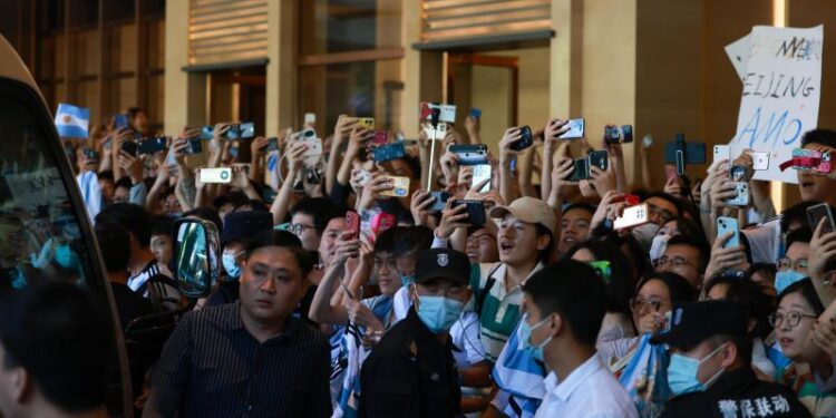 ‘Messi mania’ in China as fans clamor for a glimpse of Argentina star | CNN
