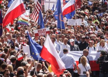Poland’s opposition brings hundreds of thousands onto streets to protest against nationalist government | CNN