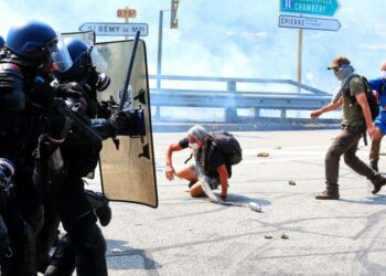 Police and protesters injured in clashes at French-Italian tunnel site | CNN