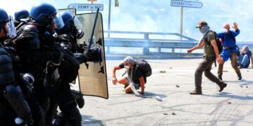 Police and protesters injured in clashes at French-Italian tunnel site | CNN
