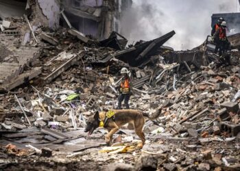 Russia is bruised as winter approaches. Can Ukraine land another blow? | CNN