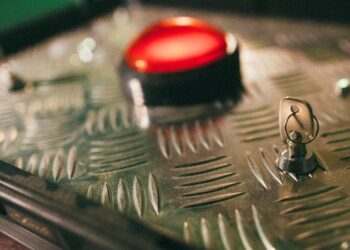 Russian gamers race to prevent nuclear ‘war’ | CNN