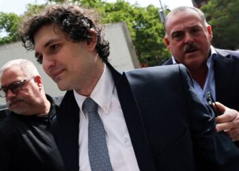 Sam Bankman-Fried’s trial to be split up as attorneys challenge some counts | CNN Business