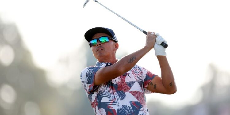 US Open: Rickie Fowler stars again to take solo lead at halfway stage | CNN