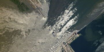 Ukraine dam collapse serves neither side well as war enters next crucial phase | CNN