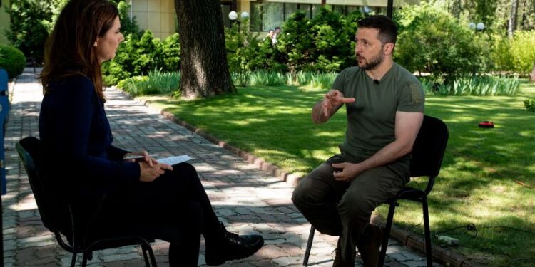 Exclusive: Zelensky calls Putin ‘weak’ and says Russian President’s power is ‘crumbling’ | CNN