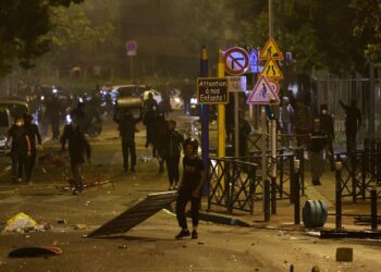 Live updates: Protests rock France after police shooting of teenager