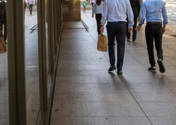 US paychecks aren’t growing as quickly. That’s good for the Fed — but not for workers | CNN Business