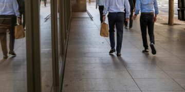 US paychecks aren’t growing as quickly. That’s good for the Fed — but not for workers | CNN Business