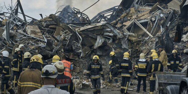 Ukrainian air defenses in Odesa outgunned as Russia targets global grain supply | CNN