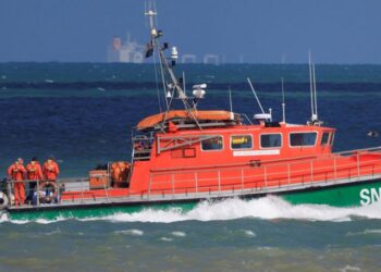 6 people die as migrant boat sinks in the English Channel | CNN