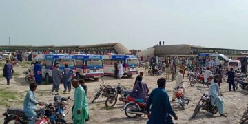 At least 30 killed, 67 injured after train derails in Pakistan | CNN