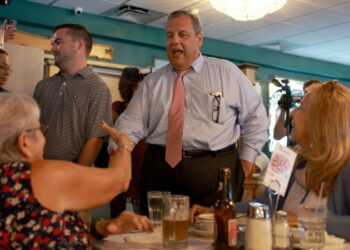 Chris Christie brings the fight to Trump and DeSantis on their home turf | CNN Politics