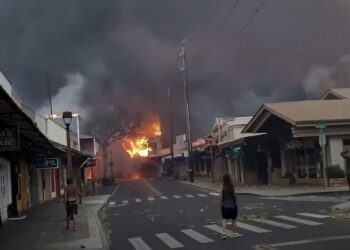 Deadly wildfires devastating Maui force harrowing escapes as homes and landmarks burn | CNN