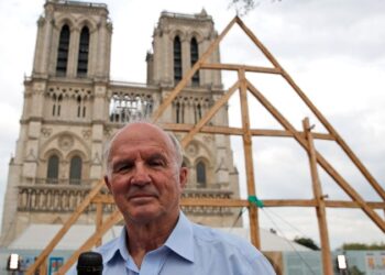 General in charge of Paris’s Notre Dame cathedral reconstruction dies | CNN