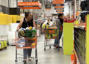 Home Depot’s slowing sales suggest Americans feel lousy about housing | CNN Business