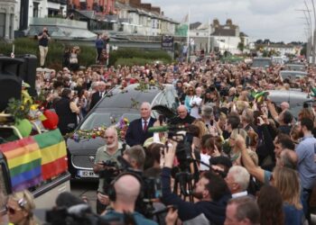 Hundreds gather to say goodbye to Sinéad O’Connor at funeral procession in Ireland | CNN