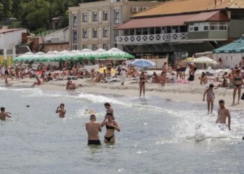 No bathing during air raids – but beaches in southern Ukraine port reopen | CNN