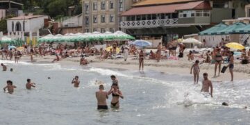 No bathing during air raids – but beaches in southern Ukraine port reopen | CNN