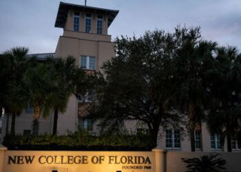 Students, professors report chaos as semester begins at New College of Florida | CNN