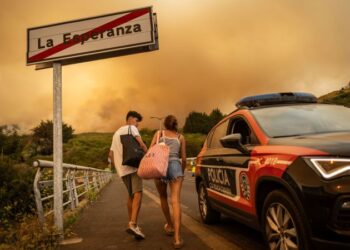 Thousands evacuated as wildfires tear through Spanish island of Tenerife | CNN