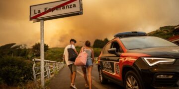Thousands evacuated as wildfires tear through Spanish island of Tenerife | CNN