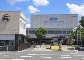 Toyota suspends production at its Japanese plants after supply chain glitch | CNN Business