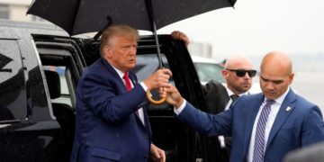 Trump’s surreal arraignment day in Washington augurs ominous days ahead | CNN Politics