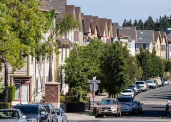 US mortgage rates soar to 7.23%, a 22-year high | CNN Business