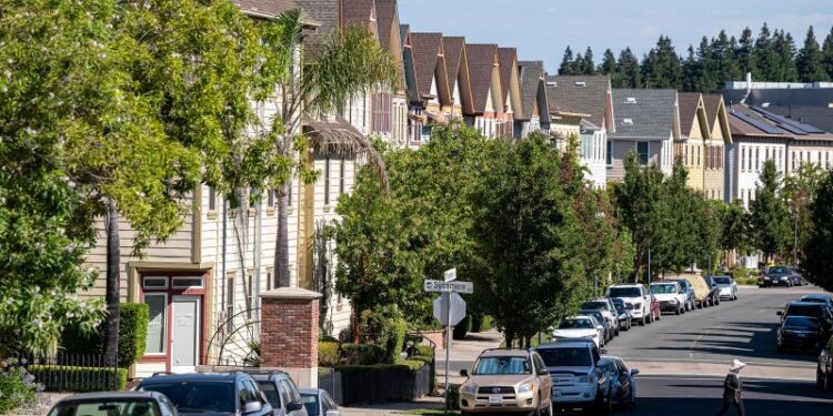 US mortgage rates soar to 7.23%, a 22-year high | CNN Business