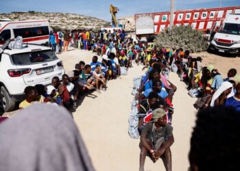 7,000 people arrive on Italian island of 6,000 as migrant crisis overwhelms Lampedusa | CNN