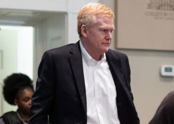 Alex Murdaugh’s attorneys accuse clerk of court of jury tampering in motion seeking new murder trial | CNN