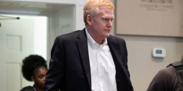 Alex Murdaugh’s attorneys accuse clerk of court of jury tampering in motion seeking new murder trial | CNN