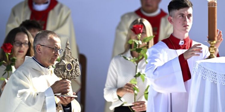 Catholic Church honors Polish family persecuted for sheltering Jews in unprecedented beatification | CNN