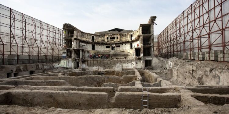 Chinese opera singer sparks fury after performing in bombed Ukrainian theater | CNN Chinese opera singer sparks fury after performing in bombed Ukrainian theater | CNN