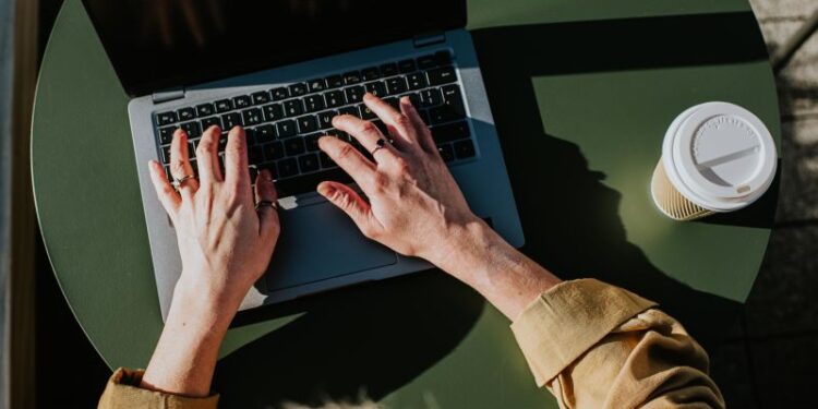 Contract negotiations: UAW strike puts the four-day workweek back in focus | CNN Business